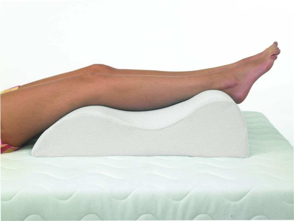 Orthopedic pillow to relieve the symptoms of varicose veins in the legs